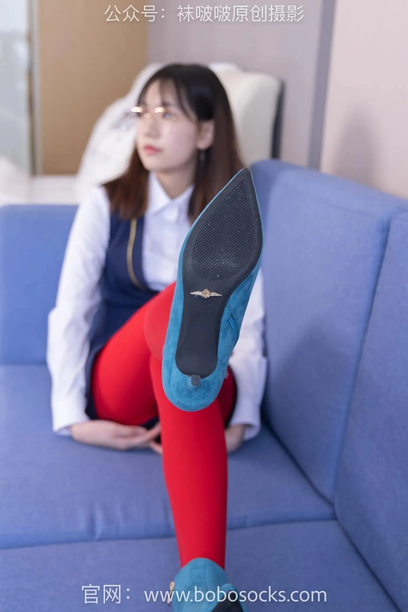 [BoBoSocks袜啵啵]NO.132 小甜豆-aj1板鞋、蓝色短靴、厚黑丝、厚红丝 [145P]插图6